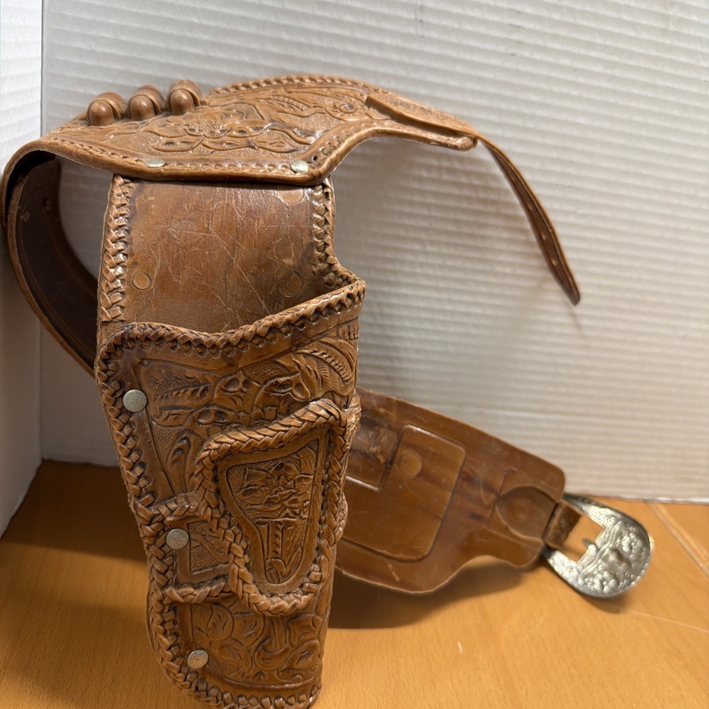 VTG PONY BOY Cap Gun SINGLE HOLSTER and BELT 6 PLASTIC BULLETS Made On. (No Gun)